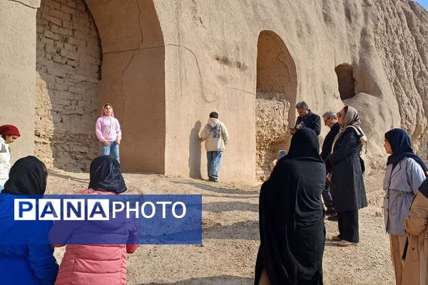 شاهنامه‌خوانی در دل تاریخ؛ بازدید فرهنگی اعضای کارگاه شاهنامه‌خوانی از قلعه ایرج پیشوا