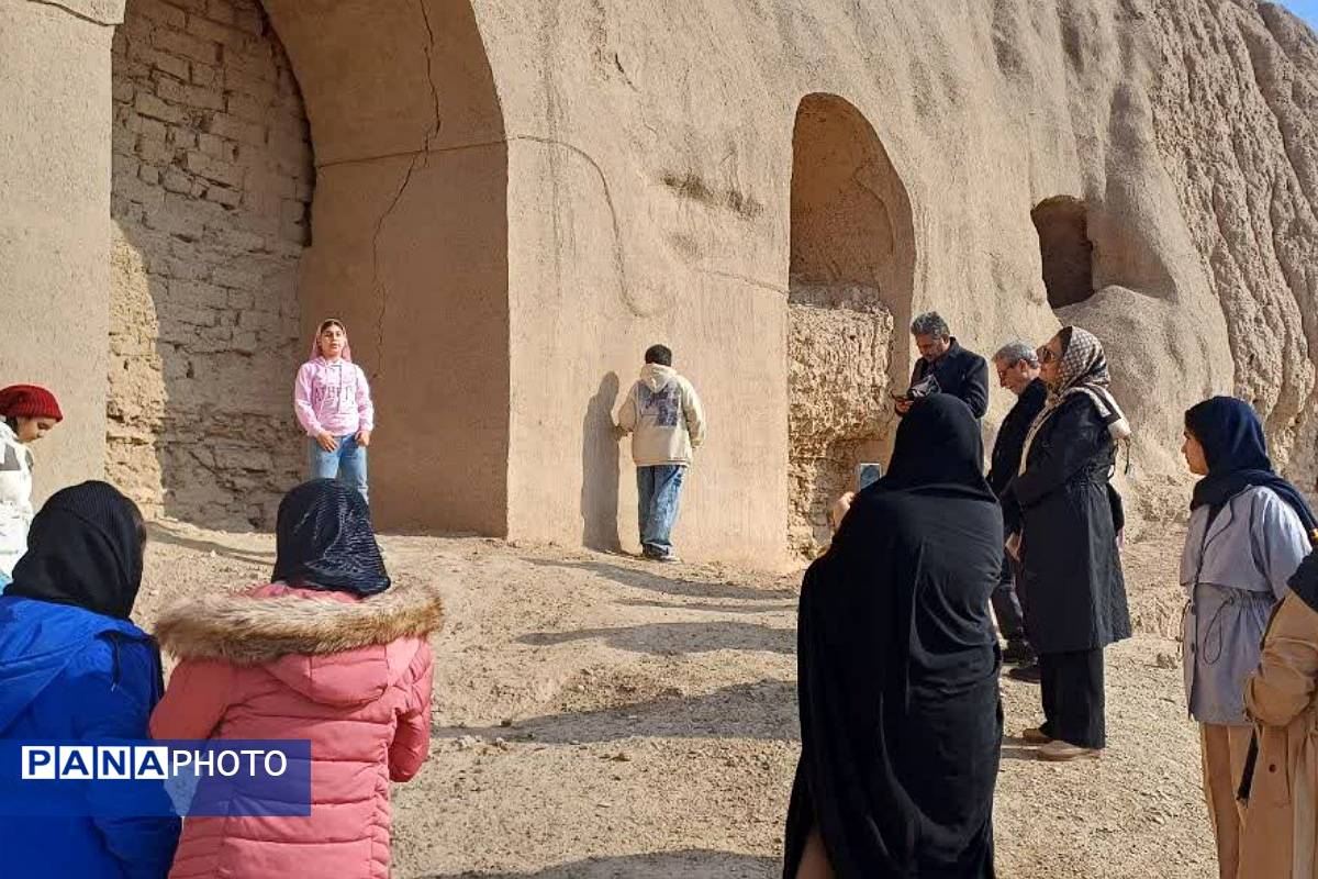 شاهنامه‌خوانی در دل تاریخ؛ بازدید فرهنگی اعضای کارگاه شاهنامه‌خوانی از قلعه ایرج پیشوا