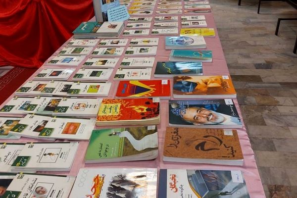 جلسه هم اندیشی پیرامون کتاب نهج البلاغه در دبیرستان سپیده کاشانی میناب برگزار شد