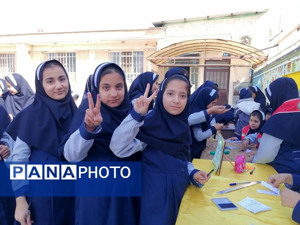 مراسم انتخابات شورای دانش آموزی در دبیرستان ناهید نخودی 