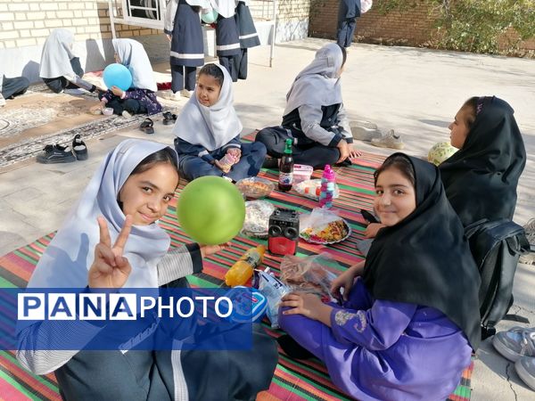 روز پر نشاط همزمان با هفته بهداشت روان در مدرسه تکتم خلیل آباد 