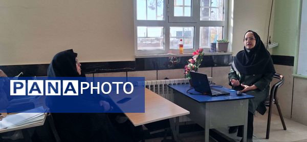 دومین جلسه هدایت تحصیلی پایه نهم در دبیرستان مادرمهربان خلیل آباد