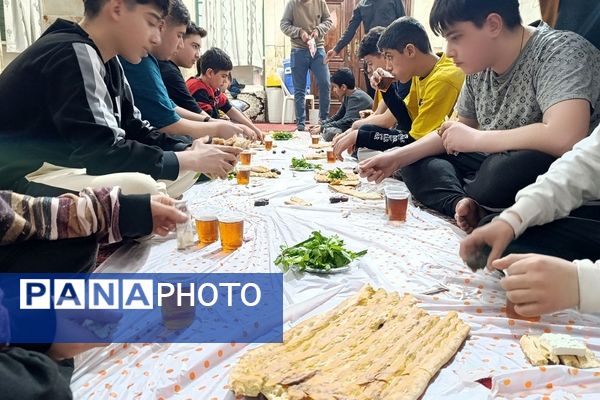 حضور دانش‌آموزان ناحیه 2 شهرری در مراسم اعتکاف دانش‌آموزی 