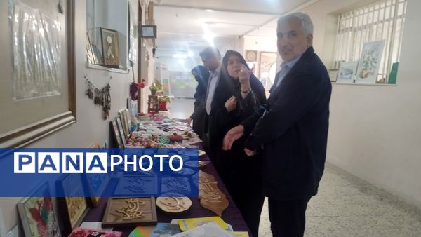 بازدید معاون آموزش متوسطه استان از دبیرستان شاهد تکتم ناحیه ۳ مشهد