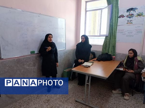 کارگاه آموزشی هدایت تحصیلی و مهارت‌های زندگی در خاتم 