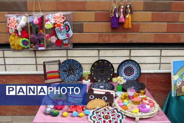 مراسم هفته پژوهش در دبیرستان بانو عفت آهنگری شهرری