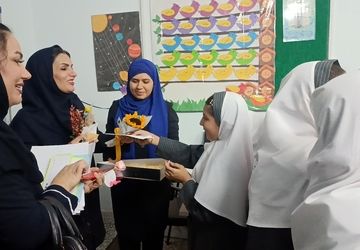 دستان کوچک، قلب‌های بزرگ