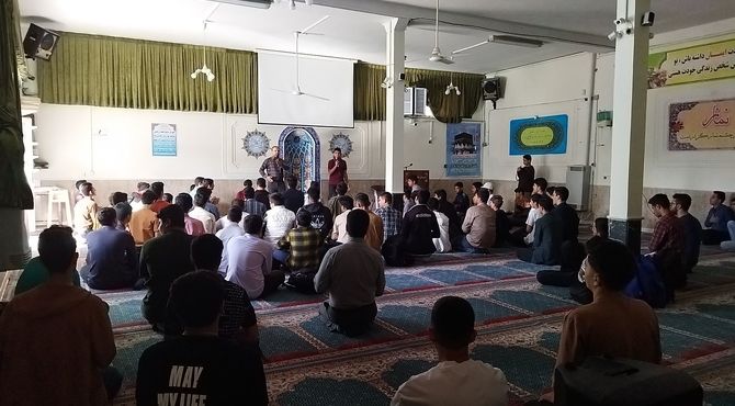 نخستین جلسه  هیئت مذهبی و زیارت عاشورا در دبیرستان شاهد ابوذر غفاری