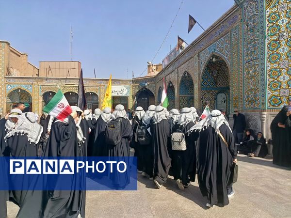 جلوه هایی از حضور مردم قم در راهپیمایی یوم الله 13 آبان