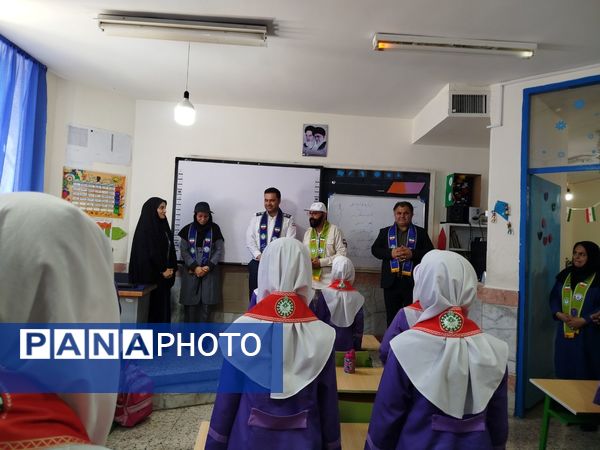 بازدید ارزیاب کشوری سازمان دانش‌آموزی در مدارس تمام پیشتاز شهرستان فاروج