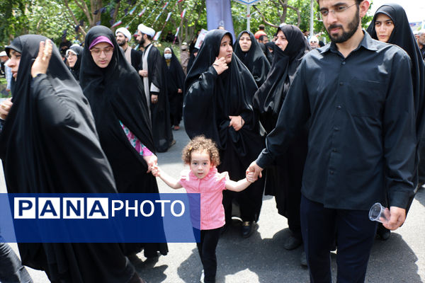 راهپیمایی نمازگزاران جمعه قم در محکومیت جنایات اردوگاه «النصیرات»