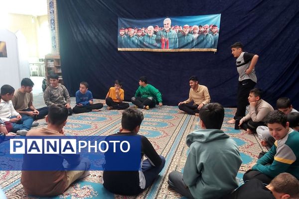 اعتکاف دانش‌آموزی در مسجد سیدالشهدا(ع) شیراز