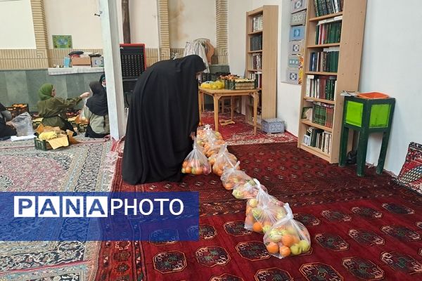 توزیع ۱۳۰ بسته یلدایی به همت خیران و معتمدان شهر بین نیازمندان