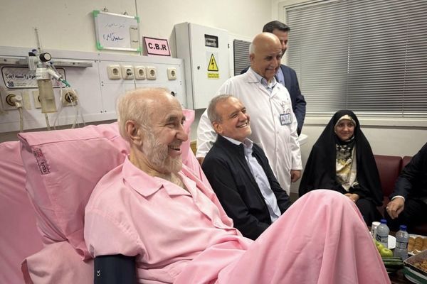 پزشکیان از سید محمد خاتمی عیادت کرد