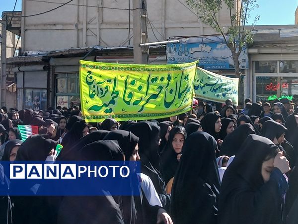 حضور پرشور فرهنگیان و دانش‌آموزان چاراویماق در یوم‌الله  ۱۳ آبان