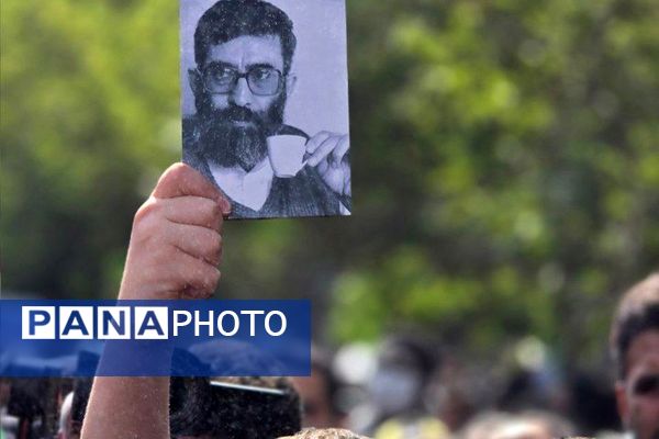 تشییع باشکوه پیکر شهدای اقتدار با حضور دانش‌آموزان رباط کریم در تهران