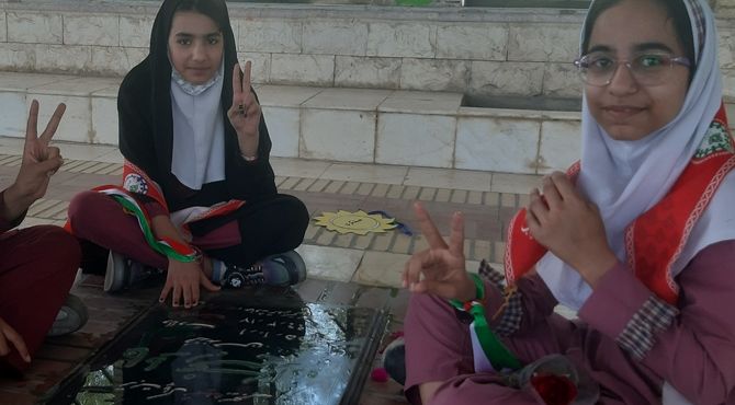 عهد و پیمان دانش‌‌آموزان تشکیلاتی میناب با آرمان‌‌‌های انقلاب و شهدا 