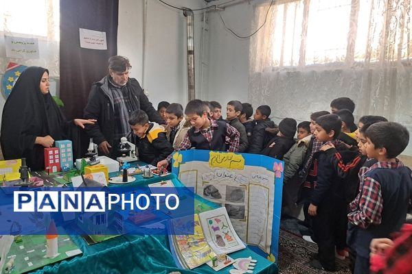 برگزاری نمایشگاه پژوهش در دبستان حاج محمد عجب شیر ناحیه پنج 