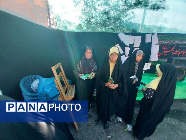 خدمت‌رسانی پیشتازان و خبرنگاران دانش‌آموزی در موکب عشاق‌الحسین گاوازنگ