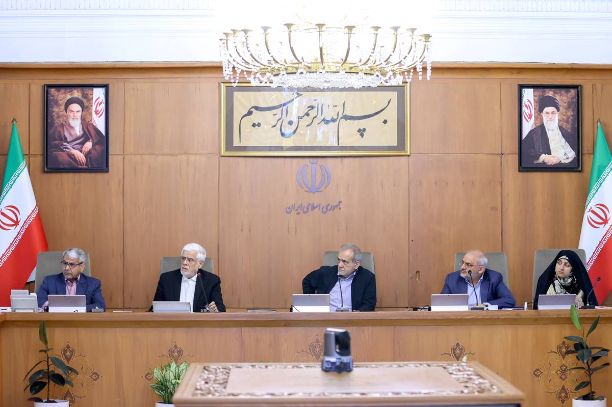 دستور پزشکیان برای رفع مشکلات سرمایهگذاران و تولیدکنندگان برق