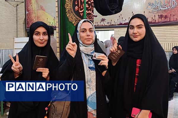 حضور پرشور مردم شهرستان ورامین و منطقه خیرآباد در پای صندق های رای