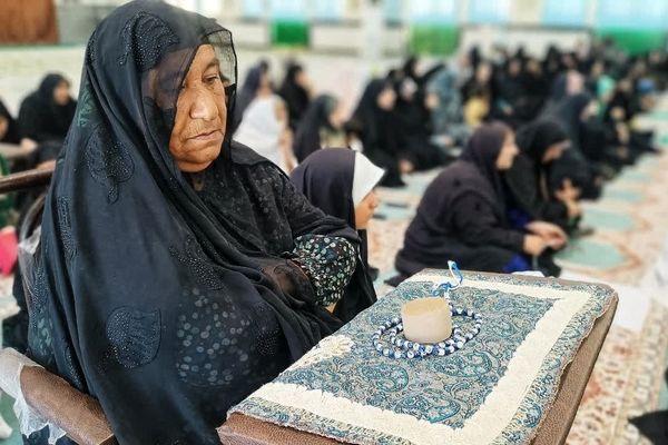 حضور حماسی اقشار مختلف مردم شهرستان مارگون در نماز جمعه