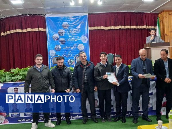 مراسم تقدیر از نفرات برتر دبیرستان نمونه‌ شهدای‌ سلمانشهر عباس‌آباد