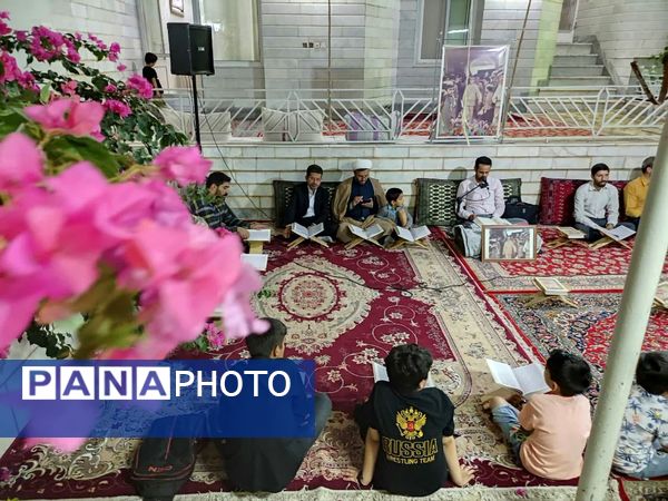 محفل قرآنی چهل شب با چهل شهید در بیت معظم شهدا شهرستان کاشمر 