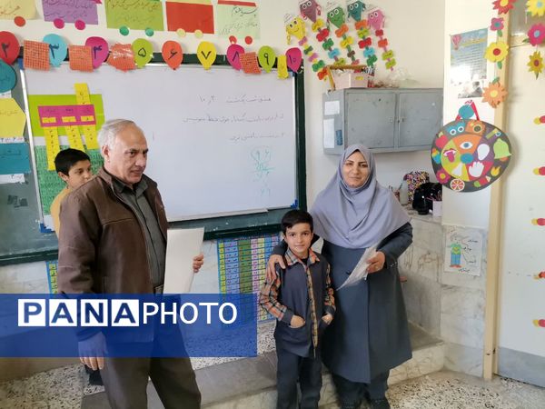 جشن تقدیر از بانوان آموزگار به‌مناسبت روز مادر در دبستان شهید پسندیده فدافن