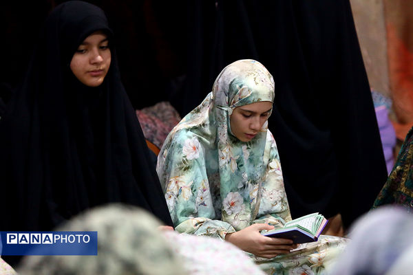اعتکاف دانش‌آموزی در مسجد لولاگر