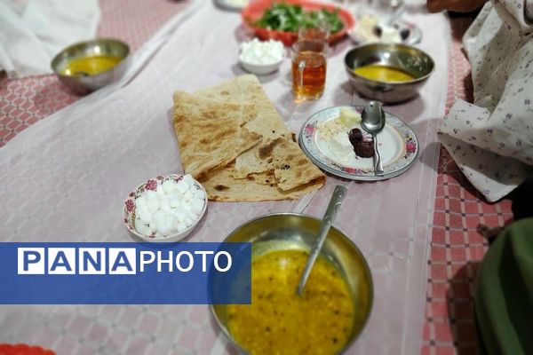 اعتکاف دانش‌آموزی در مسجد جامع شهر بار نیشابور 