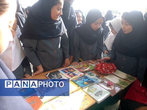 جشن هفته  کتاب خوانی در دبستان فرهنگ فرازمند