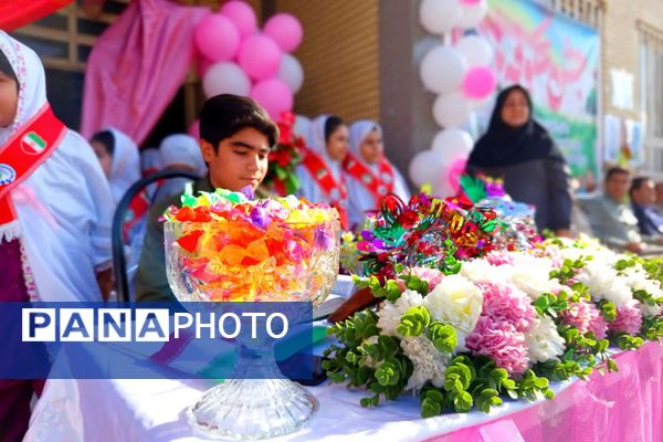 جشن شکوفه‌ها ویژه دانش‌آموزان پایه اول در دبستان حدیث شهرستان باشت