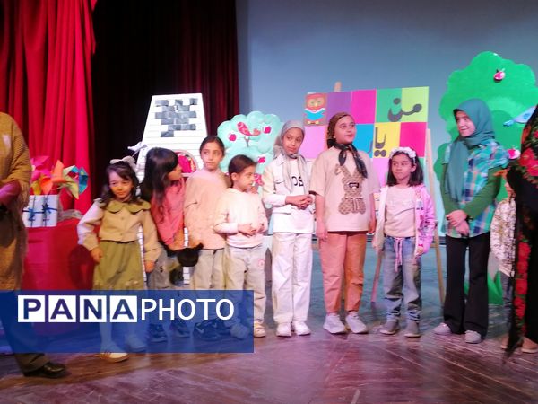 نمایش خاله سوسکه  در کانون پرورش فکری کودکان و نوجوانان 