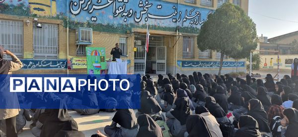 گرامیداشت هفته پدافند غیرعامل در مدرسه زنده جانی شهرستان کاشمر 