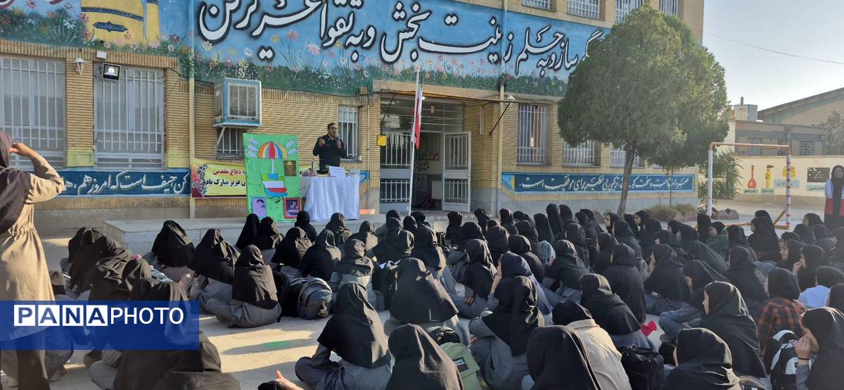 گرامیداشت هفته پدافند غیرعامل در مدرسه زنده جانی شهرستان کاشمر