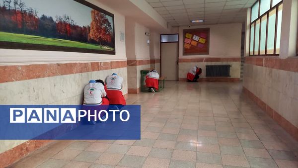 برگزاری مانور زلزله در دبیرستان سردار شهید قاسم سلیمانی 