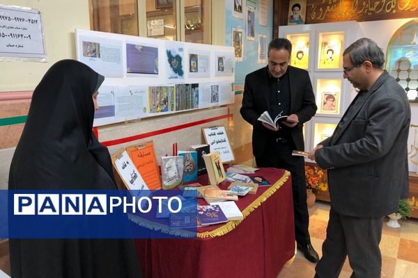 برپایی نمایشگاه کتاب و کتابخوانی به همت دانش‌آموزان مدارس ناحیه دو شهرری 
