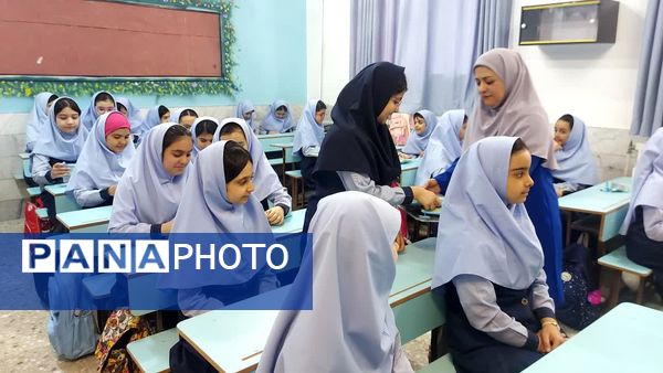 آیین نواختن زنگ مهر، ایثار و شهادت در مدرسه فرهنگیان ۲