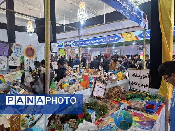 بازدید دانش آموزان مدرسه شهید عامری از نمایشگاه پژوهش و فناوری در خلیل آباد