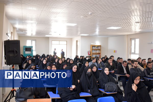 نشست بصیرتی فرهنگیان منطقه نوخندان با سخنرانی فرمانده سپاه درگز 