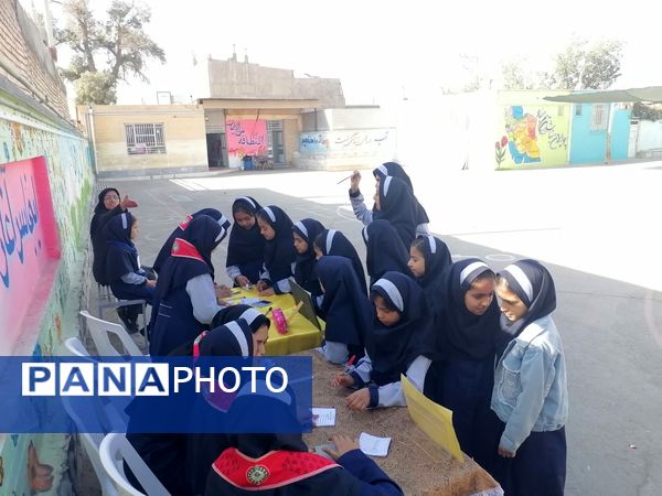 مراسم انتخابات شورای دانش آموزی در دبیرستان ناهید نخودی 