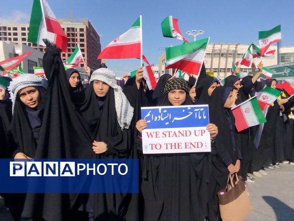 خروش ۱۳ آبان در مشهد؛ دانش‌آموزان، نماد ایستادگی