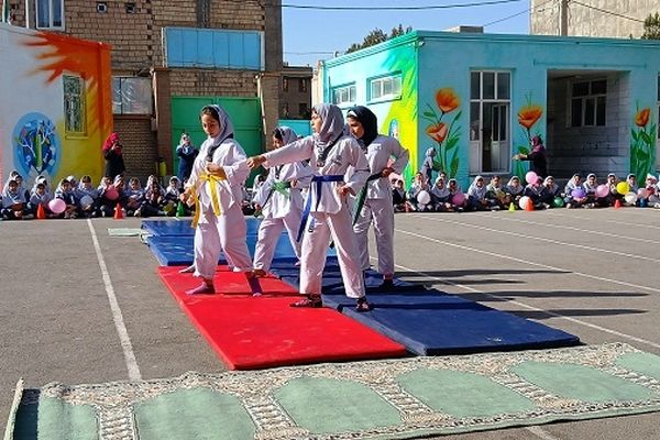 دانش‌آموزان دبستان دانش‌وهنر نظرآباد روزی پرانرژی و به‌ یادماندنی را رقم زدند