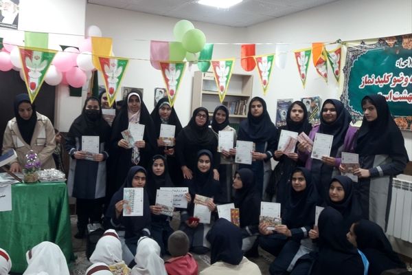 دبیرستان قلم چی خرم آباد در جشن باشکوه نیمه شعبان ، از ستارگان علم و ایمان تجلیل کرد