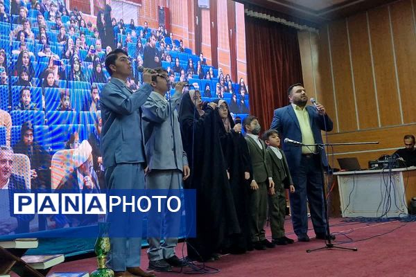 آیین تجلیل از برگزیدگان مسابقات قرآن و عترت بسیج قرچک