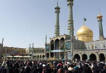 جلوه هایی از حضور پرشور مردم قم در کاروان نمادین ورود حضرت معصومه به قم 