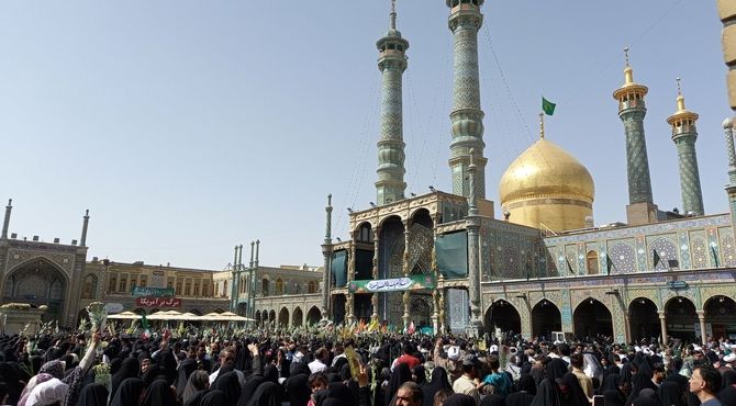 جلوه هایی از حضور پرشور مردم قم در کاروان نمادین ورود حضرت معصومه به قم 
