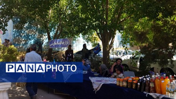 بازارچه مقاومتی در گلزار بهشت فضل نیشابور 