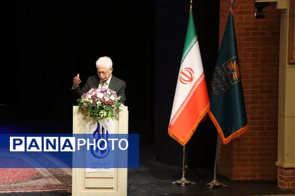 سند هویتی استاد ایرج افشار در یزد رونمایی شد